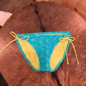 Victoria’s Secret lace Bikini bottom SZ S